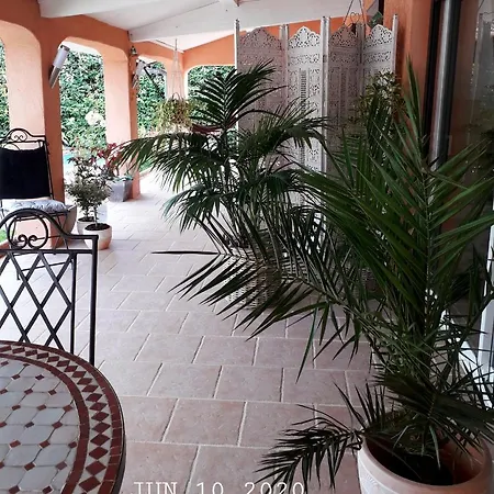 Cote Jardin *